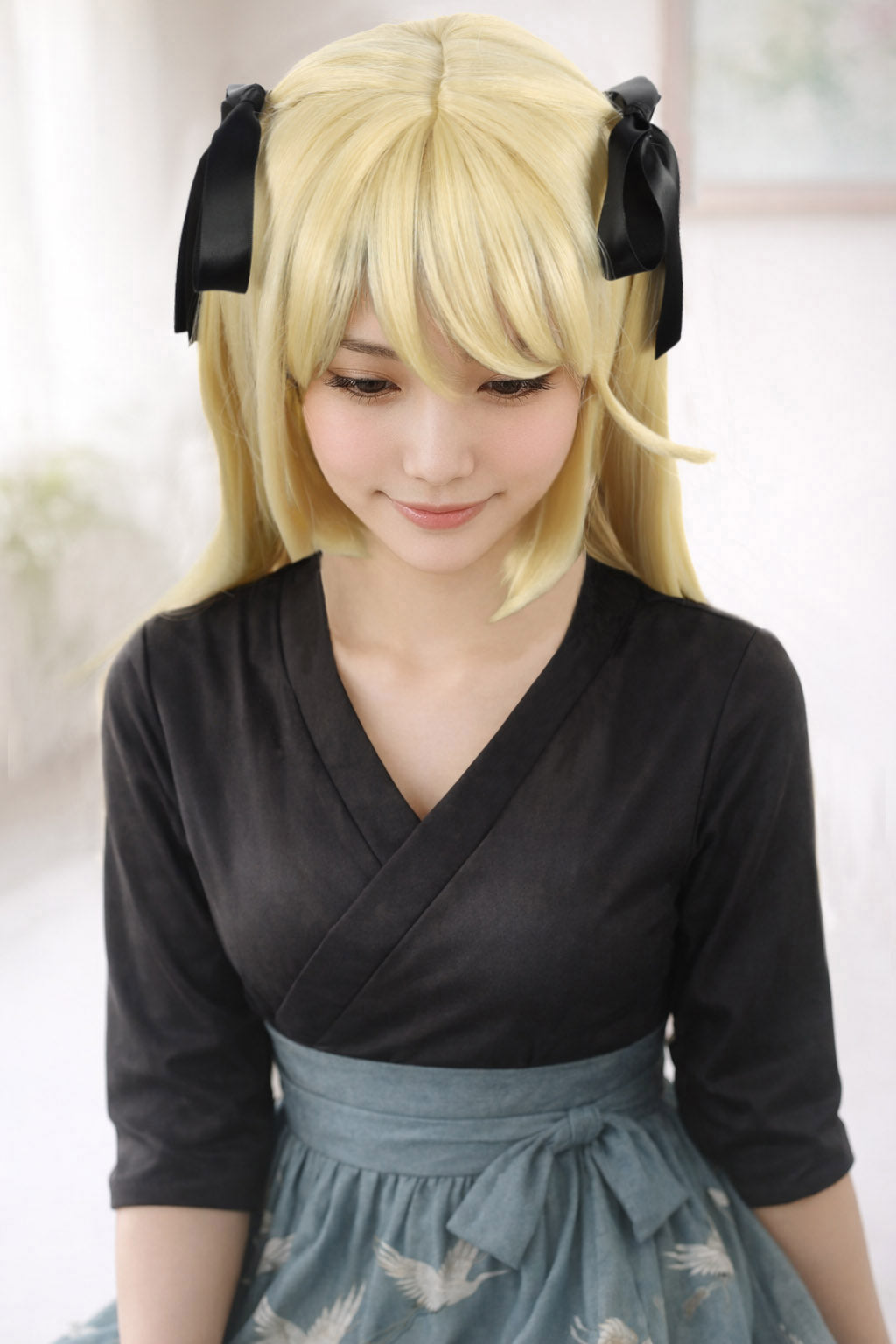 Wigs2you C-130 ロングブロンドコスプレウィッグ - 24インチ耐熱ストレート人工毛、女性用標準キャップ付き