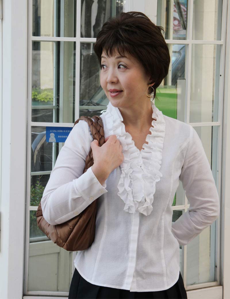 Mrs Styles 中長さ ウェービー HHB-032 タイムレスエレガンス ナチュラルテクスチャ ヒューマンヘアブレンド