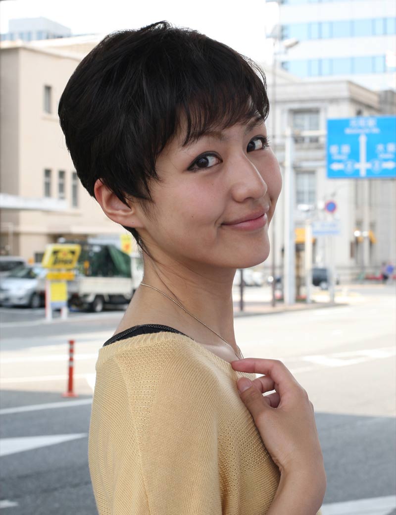 Age 30-40 若者の短い HHB-045 ナチュラルエッセンス ヒューマンヘアブレンド 4x4 クロージャー ベビーヘア付き