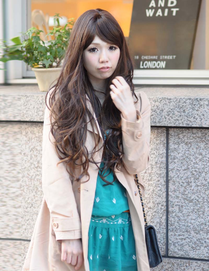 耐熱商品 ロングウィッグ ナチュラルウェーブで女の子らしいスタイルに 74cmで超ロング! ウィッグネット付き W-519