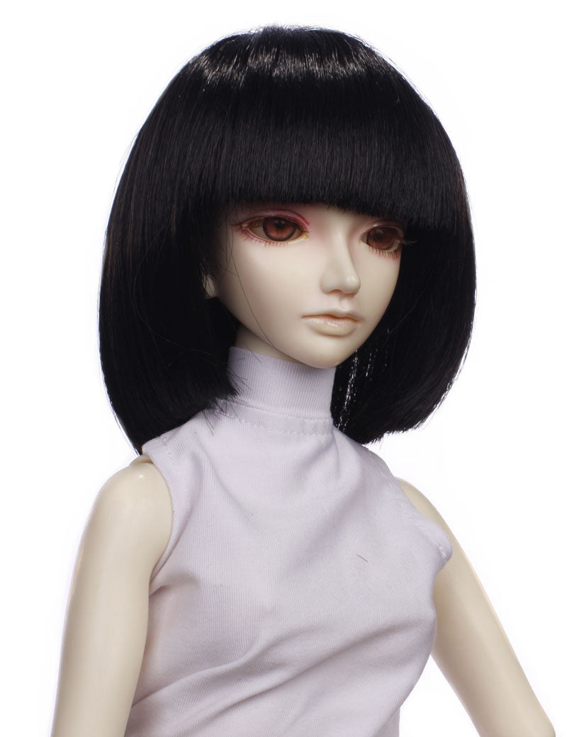 ブラントな太いバングのミディアムボブスタイルの人形のウィッグ W-661 ブラックの色。