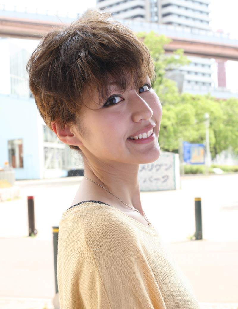 Age 30-40 若者の短い HHB-044 ナチュラルエッセンス ヒューマンヘアブレンド 4x4 クロージャー ベビーヘア付き