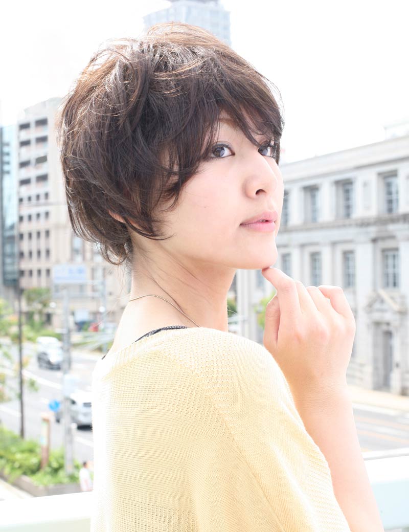 Age 30-40 若者の短い HHB-037 ナチュラルエッセンス ヒューマンヘアブレンド 4x4 クロージャー ベビーヘア付き