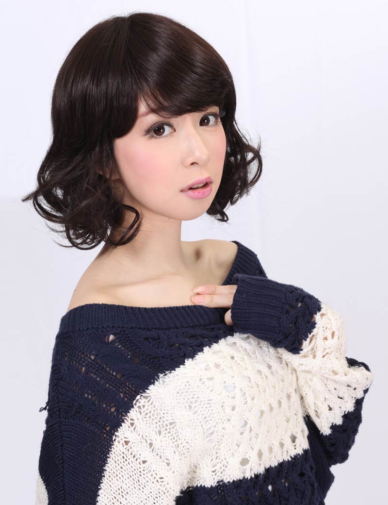 少しクセあるナチュラル感いっぱいなショートボブスタイル。 耐熱素材なのでアレンジ自由自在 ウィッグネット付き W-1003