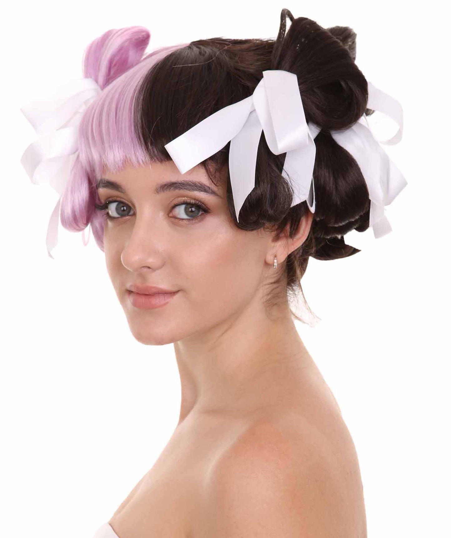 コスプレウィッグ Melanie Mad Hatter ボウスタイル H-3593 マルチカラーセレブリティウィッグ リボン付き プレミアム 通気性の良い キャップレスキャップ