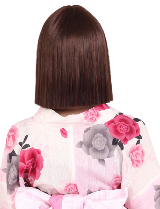 ピンクの花柄浴衣を着た女性の和風ポートレート