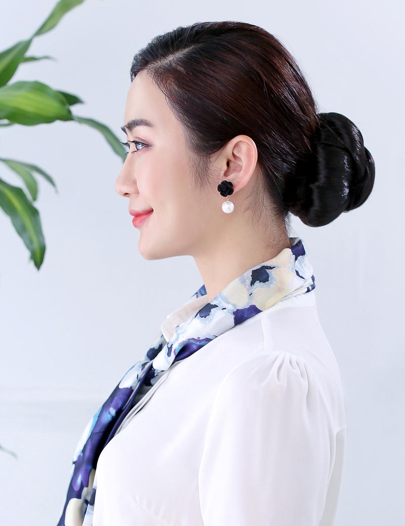 女性 W-8401 のスタイリッシュなバンズヘアスタイル ブラック 合成繊維
