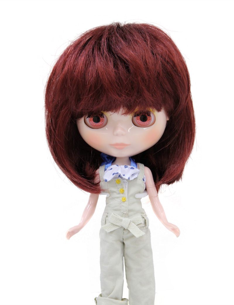 バングスとトップの髪は全体のスタイルと非常に良く合います ドールウィッグ B-147 ミディアムヘアは美しいルックに仕上げることができます