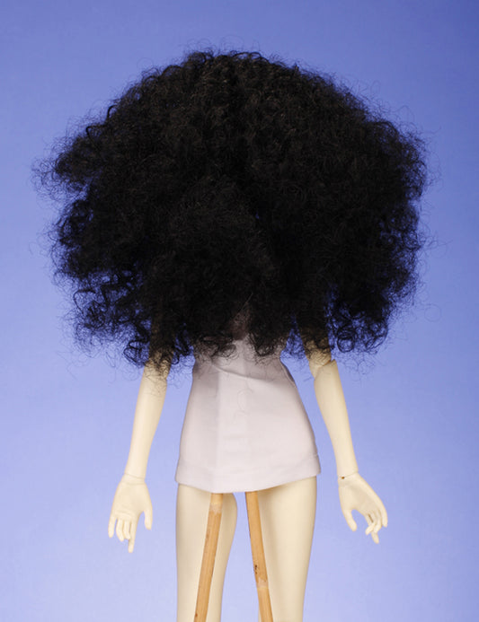 パンクなスムースバングスウェービースタイルの人形のウィッグ W-643 ブラックの色