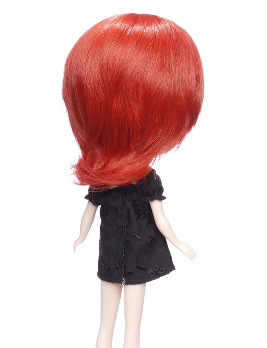 ショートヘアのレイヤーカットの人形のウィッグ B-120、後ろとサイドを軽やかな仕上げにするためのもの、このルックの主な目的は子供のような無邪気さ