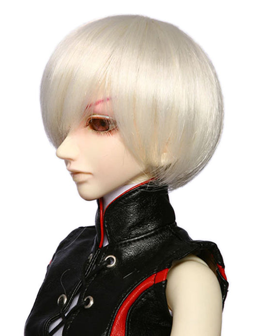シンプルなショートボブスタイルの人形のウィッグ W-618、太い対角線のバングがあり、白い柔らかいシルキーヘア