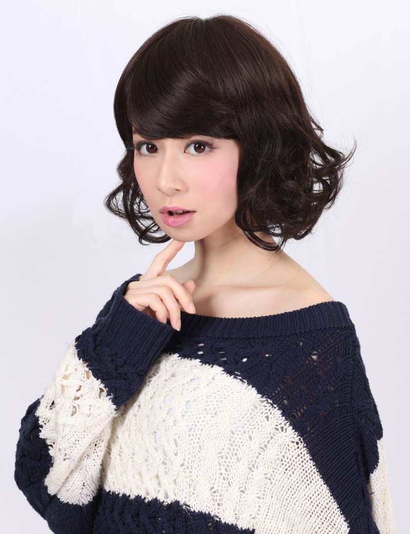 少しクセあるナチュラル感いっぱいなショートボブスタイル。 耐熱素材なのでアレンジ自由自在 ウィッグネット付き W-1003