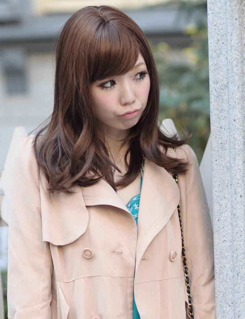 自然な内巻きカールがシルエットを綺麗に魅せます. 小顔効果にも見えます！ ウィッグネット付き W-241