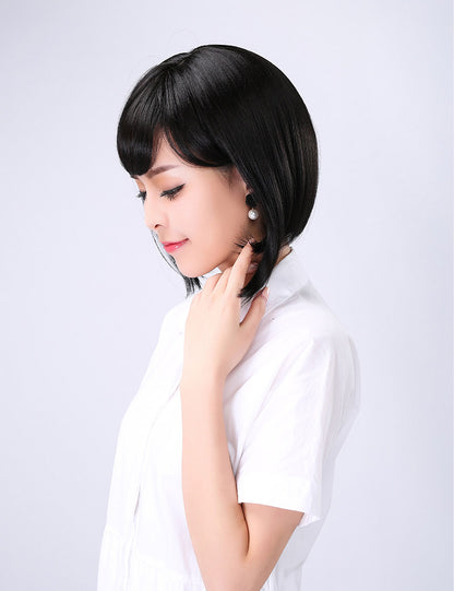 定番スタイルは必須アイテム。ナチュラルなシルエットが美しいショートボブスタイル、ウィッグネット付き W-1017