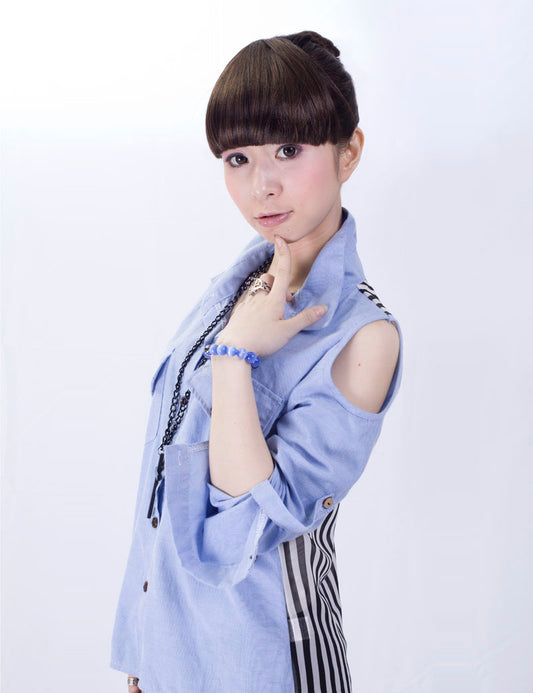 重めのパッツン前髪で目力UPも期待大どのお洋服にも合いそうな定番スタイルです W-8108 