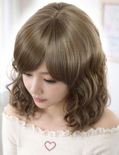 Wigs2you W-1023 自然で程よいボリュームのなみなみカールミディアムウィッグ | どんなスタイルにあわせてもオシャレ度アップ | ウィッグネット付き