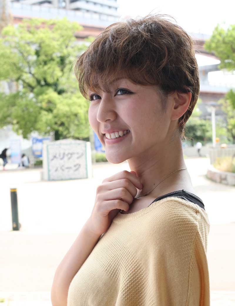 Age 30-40 若者の短い HHB-044 ナチュラルエッセンス ヒューマンヘアブレンド 4x4 クロージャー ベビーヘア付き