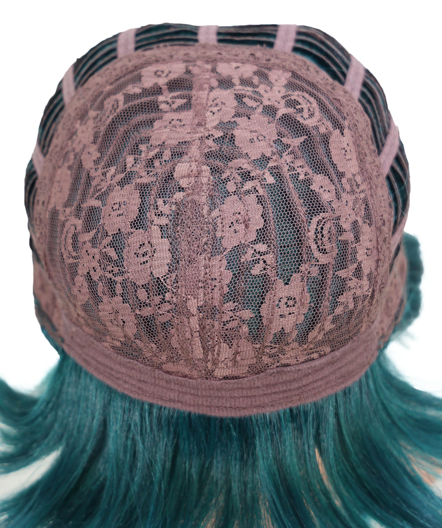 Wigs2you C-150 ダークグリーンの25インチロングウィッグ – 耐熱性に優れた合成毛、キャップレスデザインでコスプレやファッションに最適