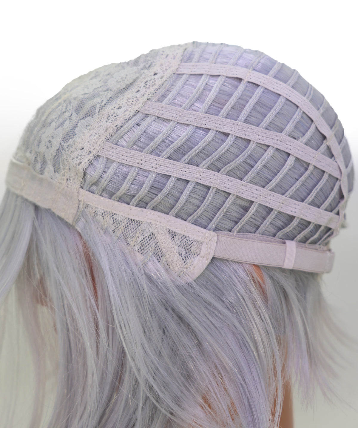Wigs2you C-231「30cm シルバーグレー コスプレウィッグ（女性用）、ショートレイヤーボブ、ハイバン、サイドバング付き」