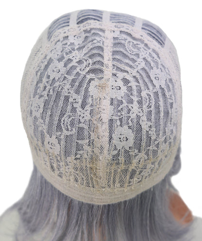 Wigs2you C-239 男性用コスプレウィッグ（20インチ・アッシュグレー）― レイヤー入り・三つ編み付きアニメ風ヘア ― 耐熱仕様・スタンダードキャップ