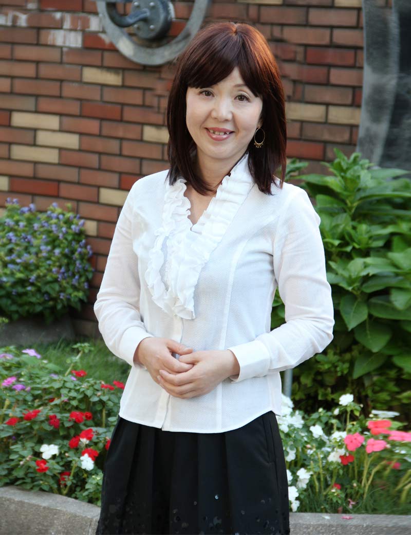 Mrs Styles 中長さ ストレート HHB-028 タイムレスエレガンス ナチュラルテクスチャ ヒューマンヘアブレンド