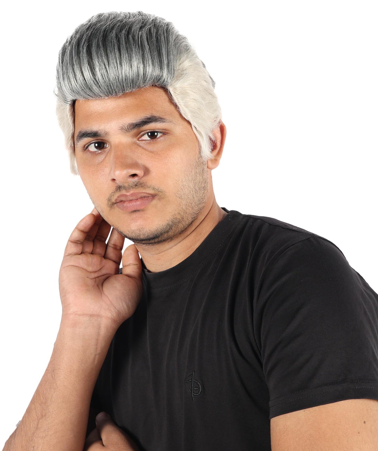 Wigs2you H-7101 大人男性用ポンパドール風ダークグレーウィッグ｜ロールプレイ、舞台公演、ハロウィンイベントに最適なクラシックレトロショートヘア