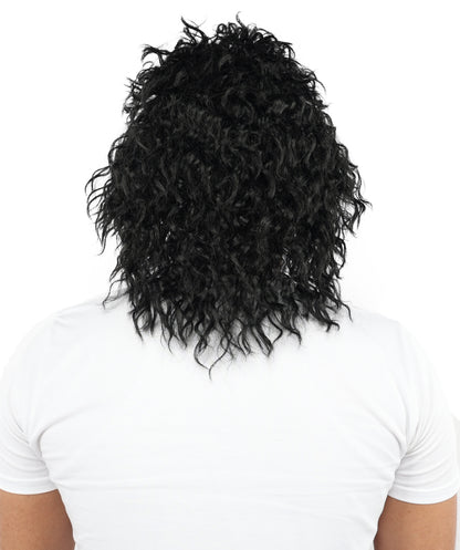 Wigs2you H-7121 大人男性用 ブラック ポップスター カーリーウィッグ – 自然な質感のショートヘア | コスプレ、ステージパフォーマンス、テーマパーティー、写真撮影、レトロキャラクターのルックスに最適