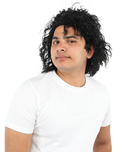Wigs2you H-7121 大人男性用 ブラック ポップスター カーリーウィッグ – 自然な質感のショートヘア | コスプレ、ステージパフォーマンス、テーマパーティー、写真撮影、レトロキャラクターのルックスに最適