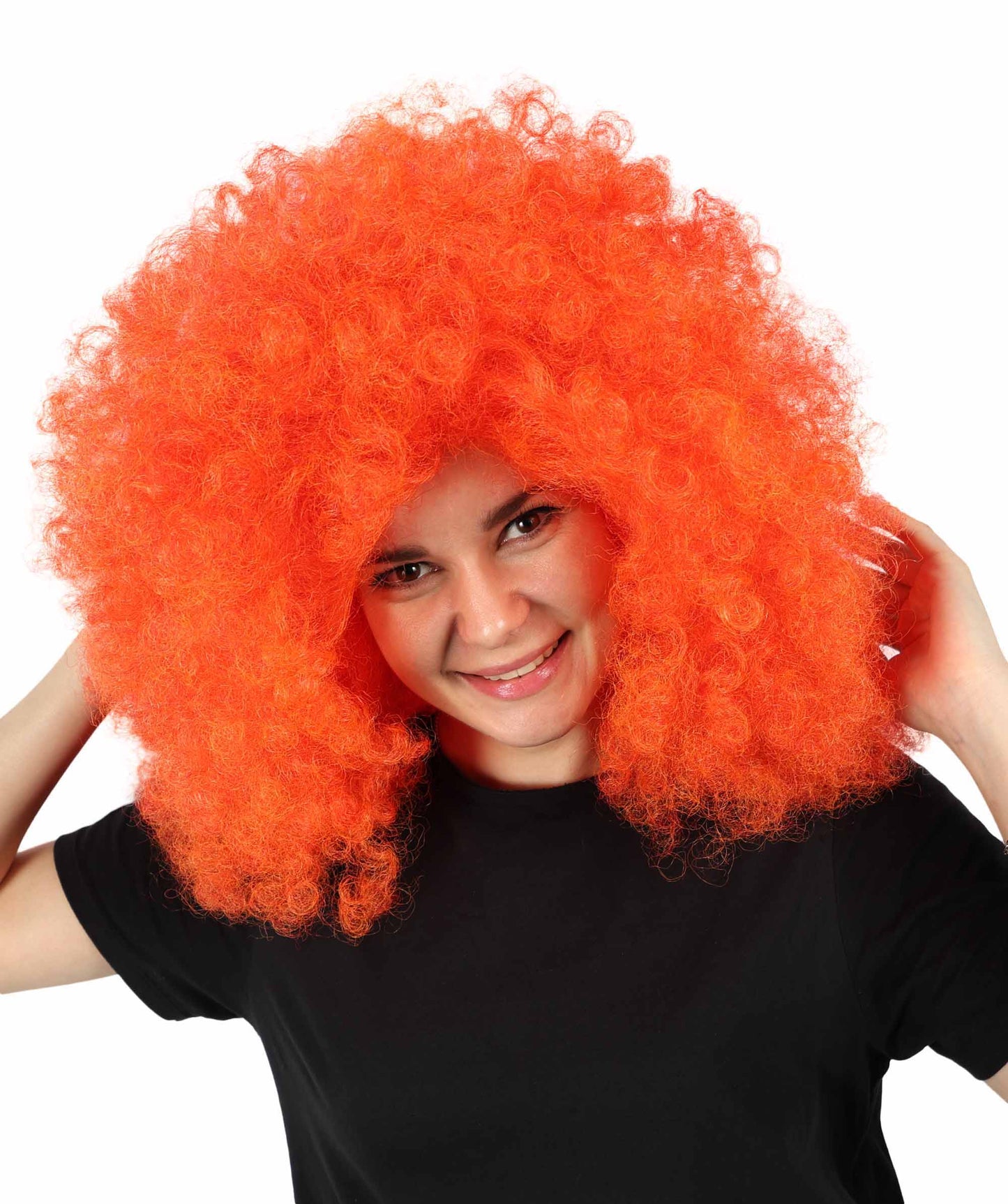 Wigs2you H-7158 女性用 ニコラ レッド ボリュームのあるアフロカーリーウィッグ | ロング合成レースフロントウィッグ | コスプレ、ドラァグ、ディスコ、イベント用のボリュームヘアパーティウィッグ
