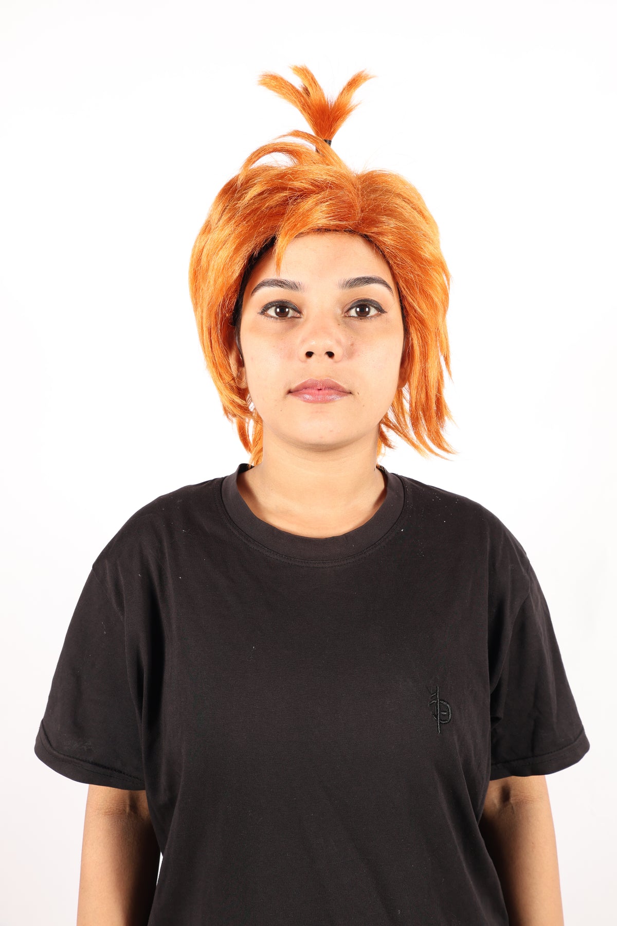 Wigs2you H-7222 女性用オレンジのスパイクトップノットウィッグ｜ユニークなルックスのための楽しく大胆なヘアピース｜通気性の良いキャップレスキャップ