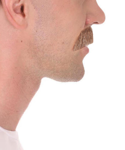 Wigs2you MU-005 男性用ブラウン口ひげ | 耐久性のある合成繊維で本物そっくりの外観 | コスプレ、ハロウィン、テーマイベントに最適 | 一日中快適に着用可能 | 自然なスタイル