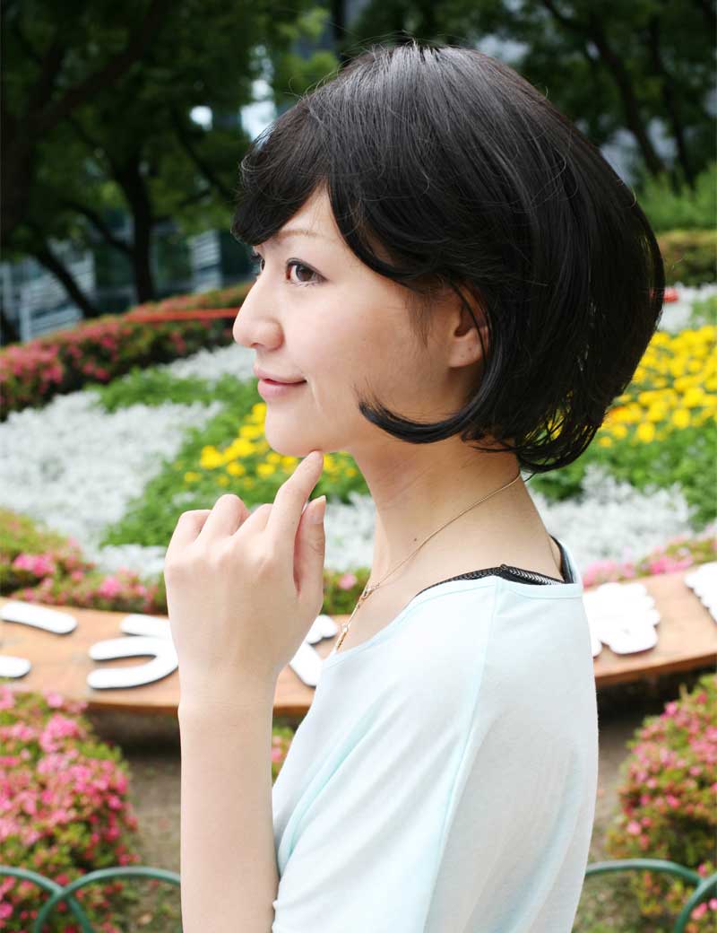 女性用 ショートストレートフルウィッグ日本製ファイバー使用 耐熱フルウィッグ