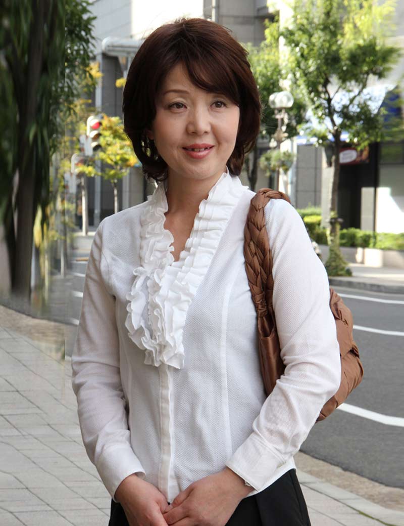 Mrs Styles ミディアム ウェービー HHB-024 BlendBloom バーサタイルヴィクセン 人毛ミックス クロージャ