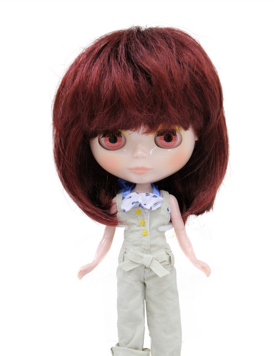 バングスとトップの髪は全体のスタイルと非常に良く合います ドールウィッグ B-147 ミディアムヘアは美しいルックに仕上げることができます