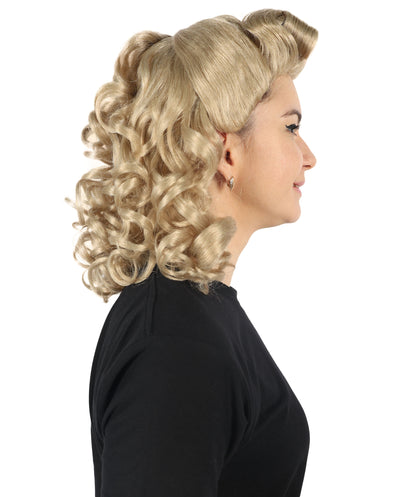 Wigs2you H-6872 大人女性用 40代 スウィートハート ブロンドウィッグ – クラシックな1940年代風カールでヴィンテージ感あふれる魅力を演出。プレミアムな通気性キャップレスキャップと難燃性合成繊維ヘアを使用。