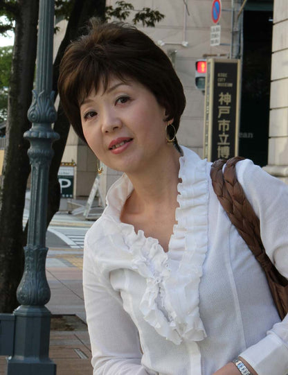 Mrs Styles 中長さ ウェービー HHB-032 タイムレスエレガンス ナチュラルテクスチャ ヒューマンヘアブレンド