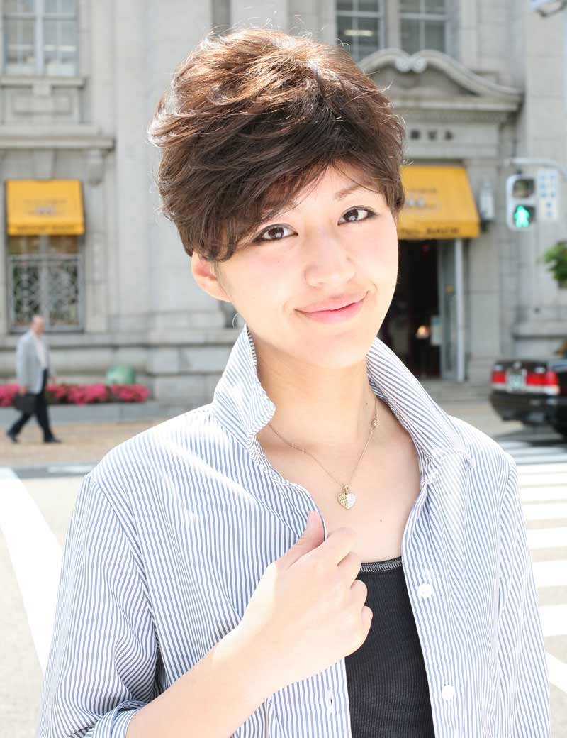 人毛と耐熱ファイバーのミックス, 大きめのカールがついたショートスタイル！ ウィッグネット付きHHB-035